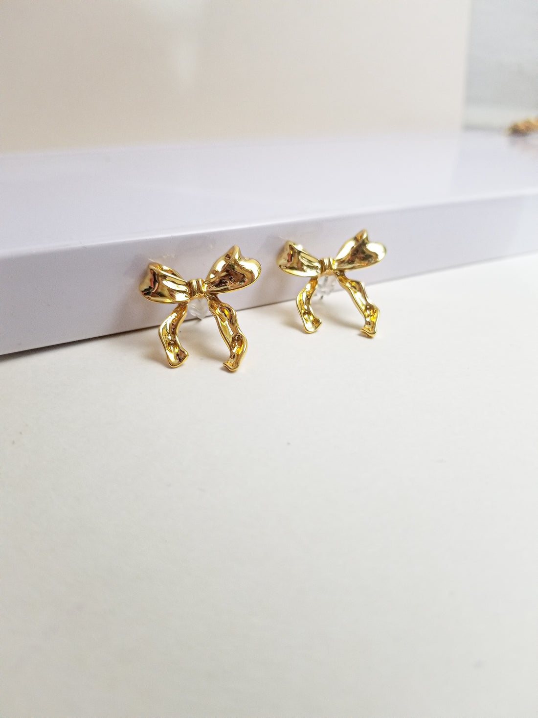 GOLDEN BOW EARRING (STAINLESS STEEL)